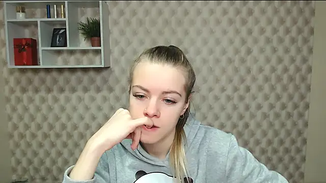 AliceFlirtt  online show from 16, 10, 2025