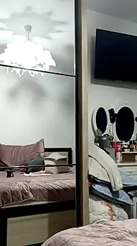 LaraJuicyxx online show from 2, 12, 2024