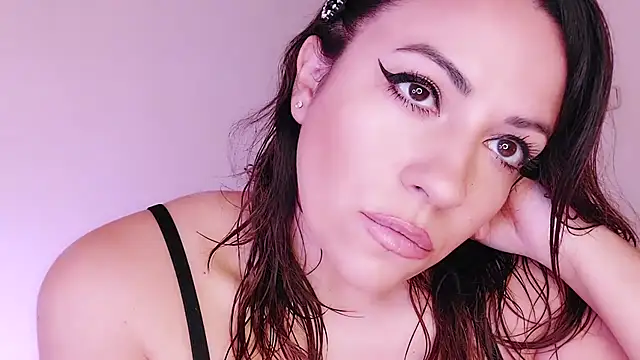 Latina hot2024 online show from 7, 3, 2025