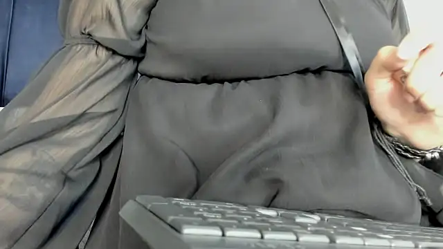 Adeelinee online show from 31, 1, 2025