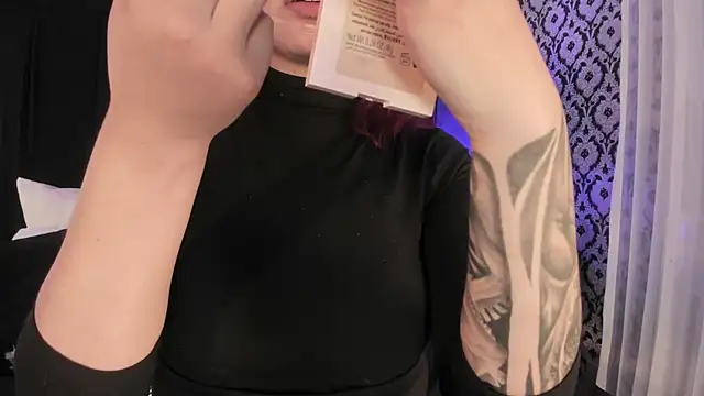 Adeelinee online show from 28, 11, 2025