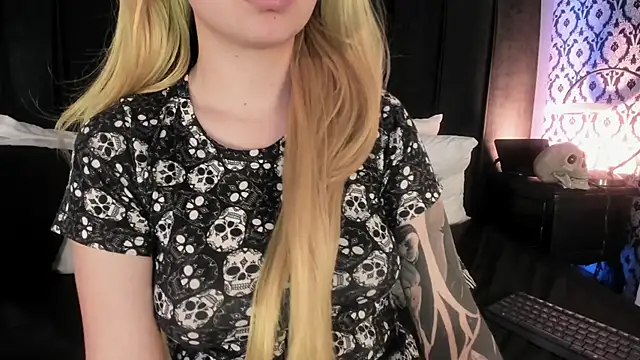 Snapshot of Adeelinee chatting on 17, 1, 2026 Adeelinee online show from 17, 1, 2026