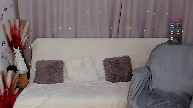 LisaMooore online show from 6, 1, 2025