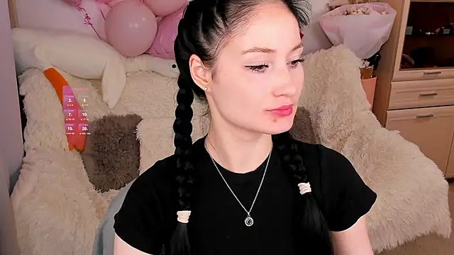 Snapshot of LisaMooore chatting on 7, 2, 2026 LisaMooore online show from 7, 2, 2026