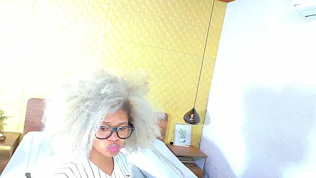 Snapshot of Squirter_pussybomb chatting on 11, 12, 2024 Squirter pussybomb online show from 11, 12, 2024