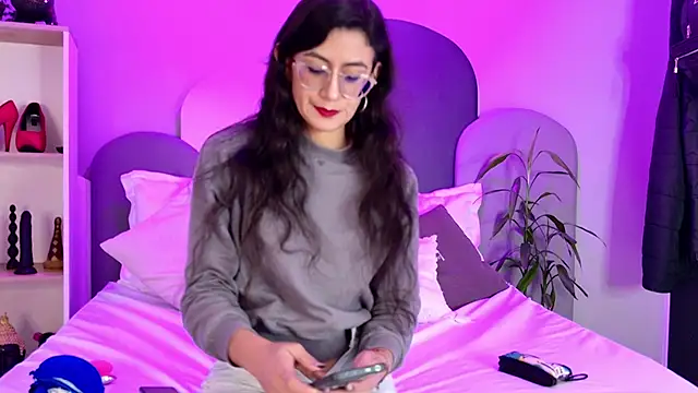 SophieGomez22 online show from 22, 4, 2026