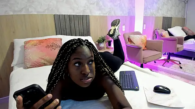 Snapshot of rebeca_cortez_ chatting on 5, 5, 2026 rebeca cortez online show from 5, 5, 2026
