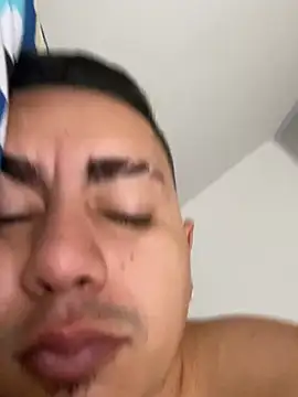 DanielGomez9 online show from 5, 1, 2025