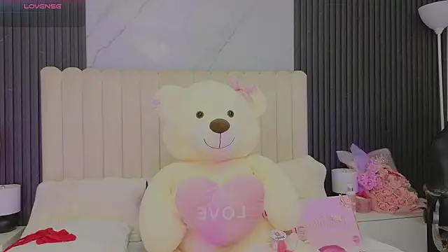 Snapshot of Madiee_Rhea chatting on 12, 6, 2026 Madiee Rhea online show from 12, 6, 2026