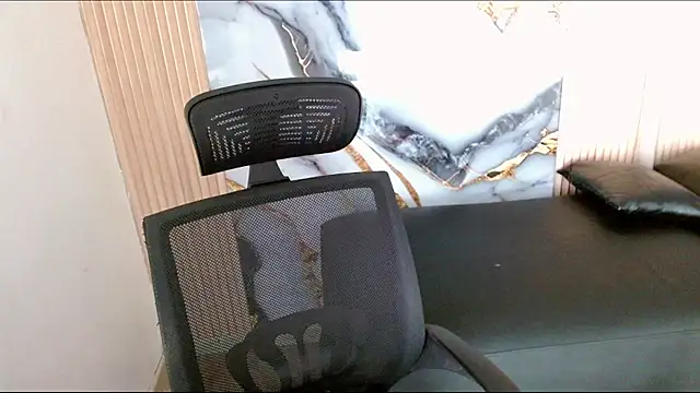 Snapshot of Dollbehavior_ chatting on 22, 10, 2025 Dollbehavior online show from 22, 10, 2025