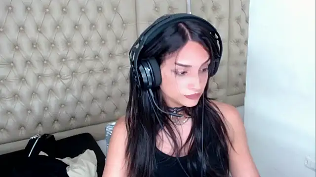 Snapshot of Dollbehavior_ chatting on 22, 11, 2025 Dollbehavior online show from 22, 11, 2025