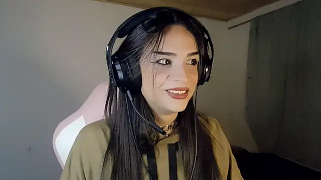 Snapshot of Dollbehavior_ chatting on 8, 1, 2026 Dollbehavior online show from 8, 1, 2026