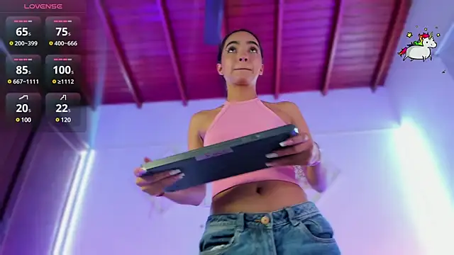 AdelineEvanss online show from 28, 12, 2024