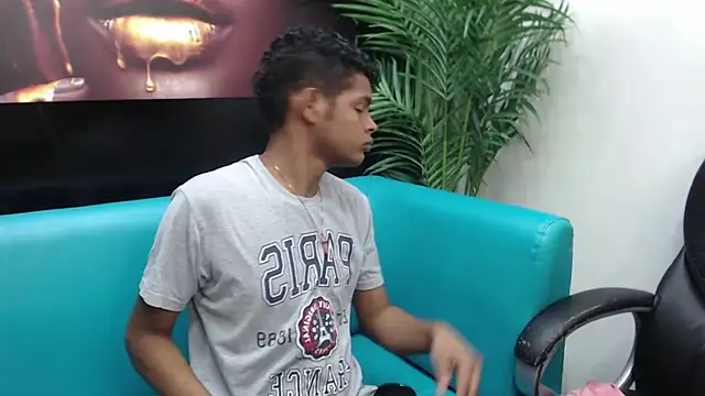 Snapshot of boylittle19cm chatting on 4, 3, 2025 boylittle19cm online show from 4, 3, 2025