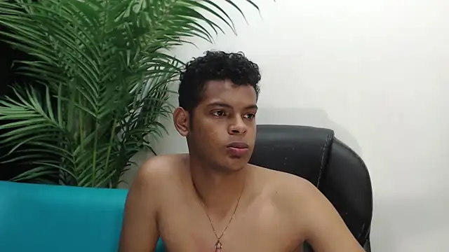 Snapshot of boylittle19cm chatting on 4, 3, 2025 boylittle19cm online show from 4, 3, 2025