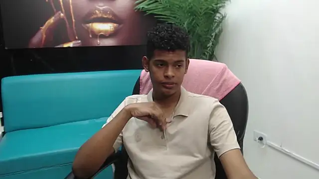 Snapshot of boylittle19cm chatting on 5, 3, 2025 boylittle19cm online show from 5, 3, 2025