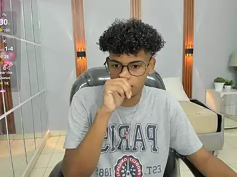 Snapshot of boylittle19cm chatting on 9, 9, 2025 boylittle19cm online show from 9, 9, 2025