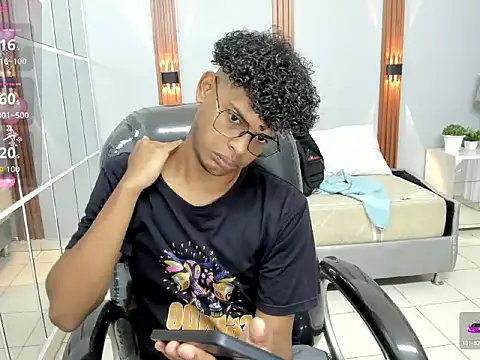 Snapshot of boylittle19cm chatting on 10, 9, 2025 boylittle19cm online show from 10, 9, 2025