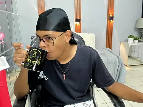 Snapshot of boylittle19cm chatting on 13, 9, 2025 boylittle19cm online show from 13, 9, 2025