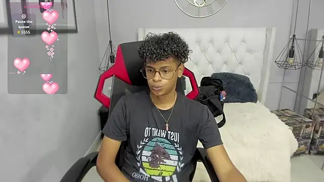 Snapshot of boylittle19cm chatting on 17, 9, 2025 boylittle19cm online show from 17, 9, 2025