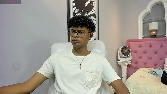 Snapshot of boylittle19cm chatting on 20, 9, 2025 boylittle19cm online show from 20, 9, 2025