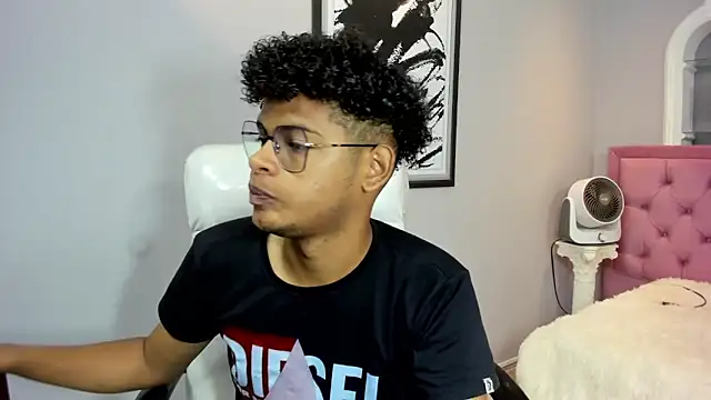 Snapshot of boylittle19cm chatting on 24, 9, 2025 boylittle19cm online show from 24, 9, 2025