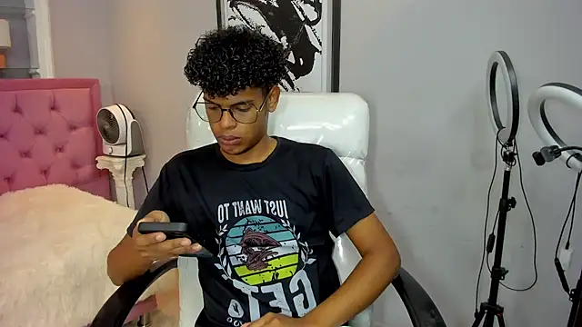 Snapshot of boylittle19cm chatting on 26, 9, 2025 boylittle19cm online show from 26, 9, 2025