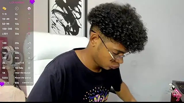 Snapshot of boylittle19cm chatting on 2, 10, 2025 boylittle19cm online show from 2, 10, 2025