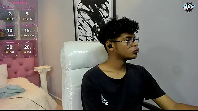 Snapshot of boylittle19cm chatting on 4, 10, 2025 boylittle19cm online show from 4, 10, 2025