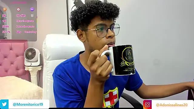 Snapshot of boylittle19cm chatting on 7, 10, 2025 boylittle19cm online show from 7, 10, 2025