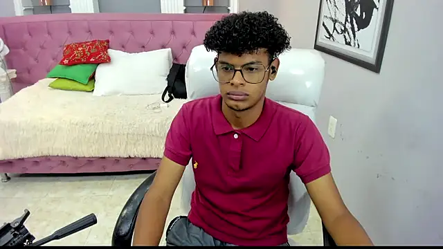 Snapshot of boylittle19cm chatting on 8, 10, 2025 boylittle19cm online show from 8, 10, 2025