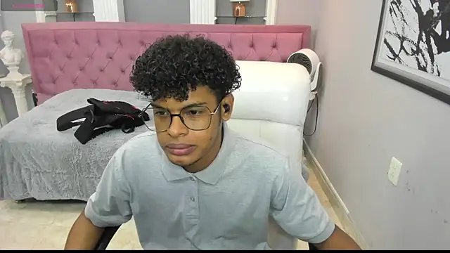 Snapshot of boylittle19cm chatting on 10, 10, 2025 boylittle19cm online show from 10, 10, 2025