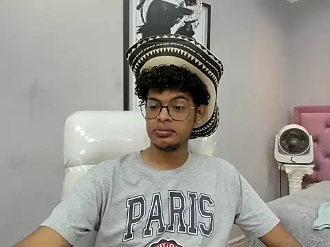 Snapshot of boylittle19cm chatting on 23, 10, 2025 boylittle19cm online show from 23, 10, 2025