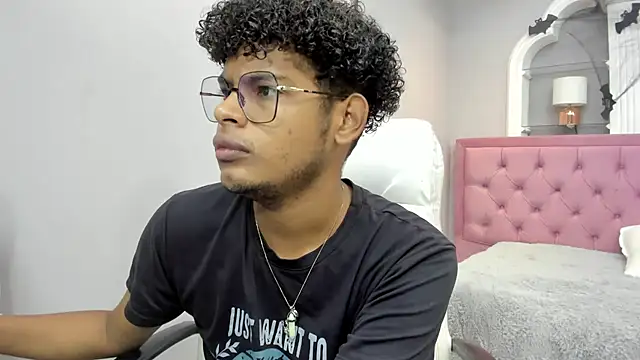 Snapshot of boylittle19cm chatting on 26, 10, 2025 boylittle19cm online show from 26, 10, 2025