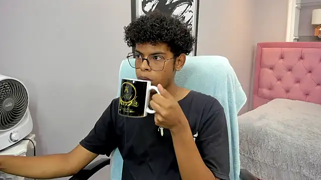 Snapshot of boylittle19cm chatting on 29, 10, 2025 boylittle19cm online show from 29, 10, 2025