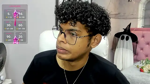 Snapshot of boylittle19cm chatting on 2, 11, 2025 boylittle19cm online show from 2, 11, 2025