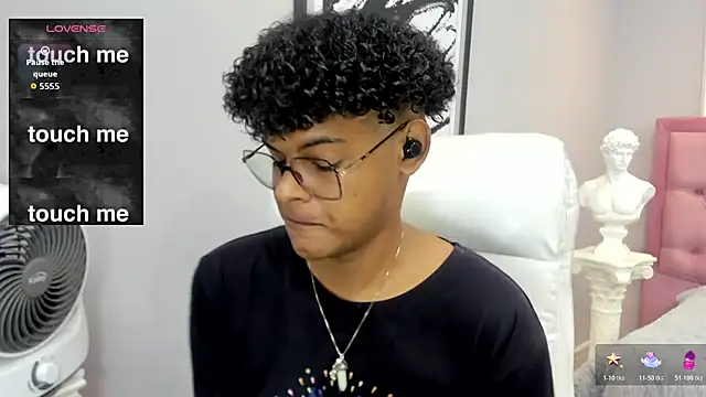 Snapshot of boylittle19cm chatting on 7, 11, 2025 boylittle19cm online show from 7, 11, 2025