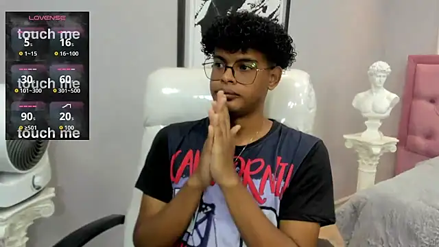 Snapshot of boylittle19cm chatting on 8, 11, 2025 boylittle19cm online show from 8, 11, 2025