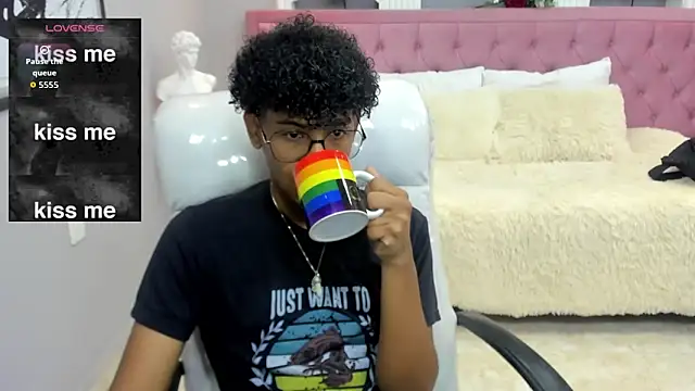 Snapshot of boylittle19cm chatting on 11, 11, 2025 boylittle19cm online show from 11, 11, 2025