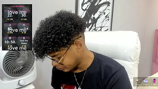 Snapshot of boylittle19cm chatting on 13, 11, 2025 boylittle19cm online show from 13, 11, 2025