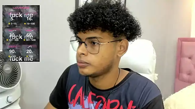 Snapshot of boylittle19cm chatting on 15, 11, 2025 boylittle19cm online show from 15, 11, 2025