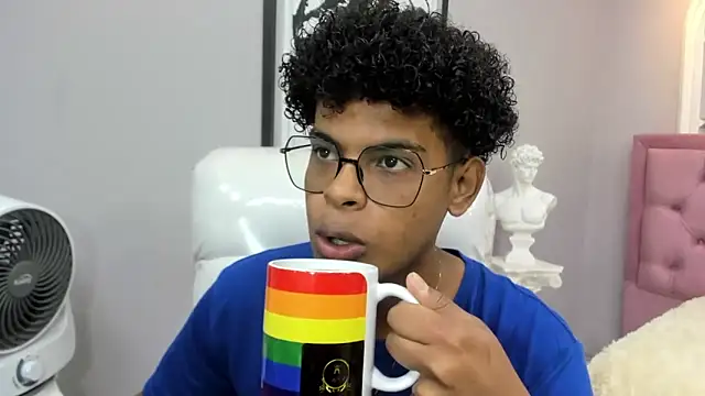 Snapshot of boylittle19cm chatting on 16, 11, 2025 boylittle19cm online show from 16, 11, 2025