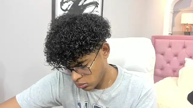 Snapshot of boylittle19cm chatting on 18, 11, 2025 boylittle19cm online show from 18, 11, 2025