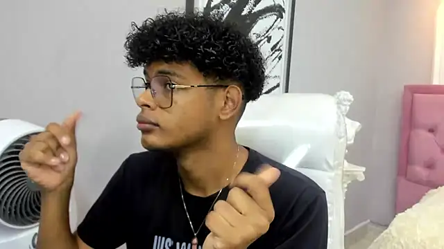 Snapshot of boylittle19cm chatting on 20, 11, 2025 boylittle19cm online show from 20, 11, 2025