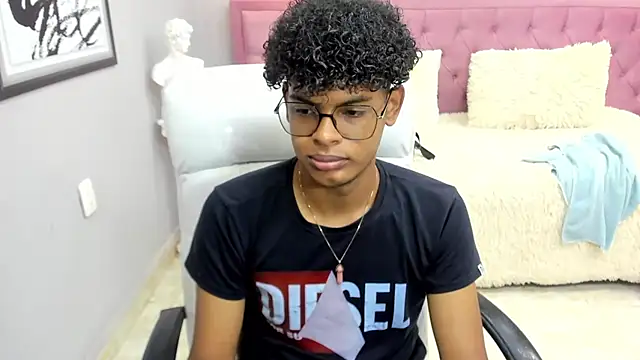 Snapshot of boylittle19cm chatting on 21, 11, 2025 boylittle19cm online show from 21, 11, 2025