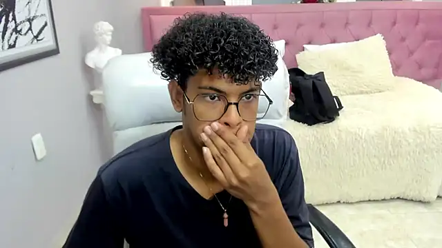 Snapshot of boylittle19cm chatting on 26, 11, 2025 boylittle19cm online show from 26, 11, 2025