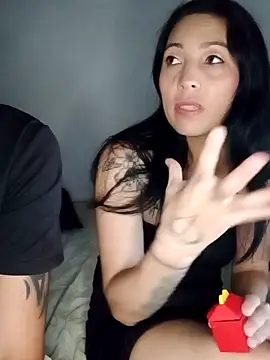 Snapshot of KarameloVzla chatting on 2, 12, 2025 KarameloVzla online show from 2, 12, 2025