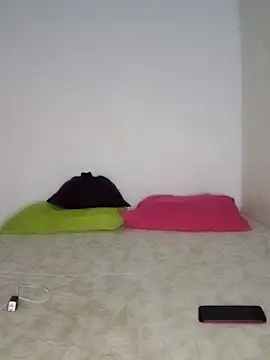 Snapshot of KarameloVzla chatting on 5, 12, 2025 KarameloVzla online show from 5, 12, 2025