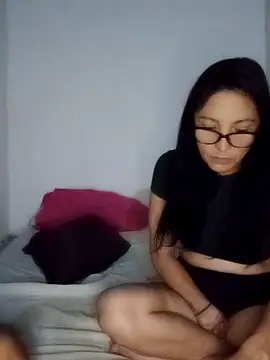 Snapshot of KarameloVzla chatting on 17, 12, 2025 KarameloVzla online show from 17, 12, 2025