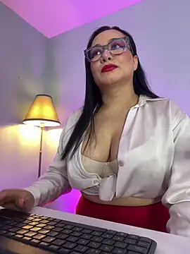 Snapshot of sharon_leone26 chatting on 21, 12, 2025 sharon leone26 online show from 21, 12, 2025